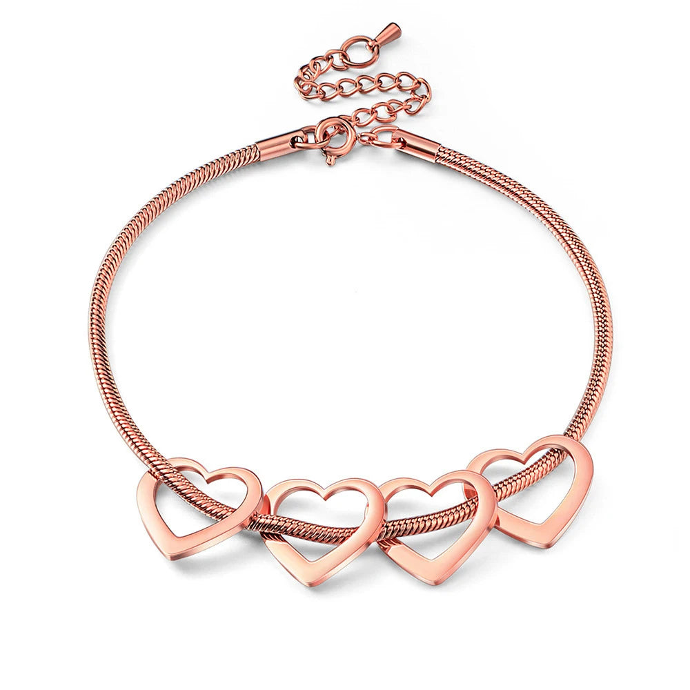 Lunessa - Individuelles Armband mit gravierten Herzanhängern – tragbare Liebesbotschaft für Dich und Deine Liebsten.